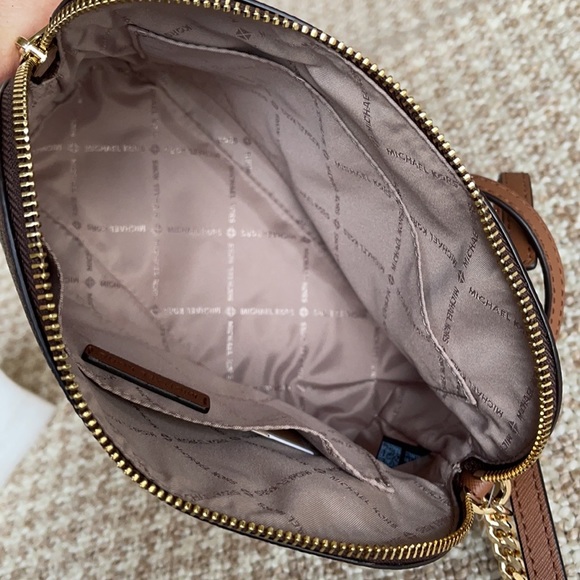 Michael Kors Jet Set Travel Medium Dome Crossbody - Picture 7 of 16